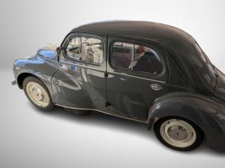 Renault 4CV