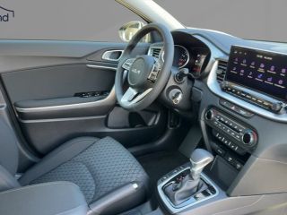 Kia cee'd CEED III 1.5 T-GDi DCT Best Alarm DAB Klima NAV BEST