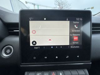 Renault Clio DeLuxe TCe 100 S&S Klimaautomatik Navi Cam PDC Allwetter