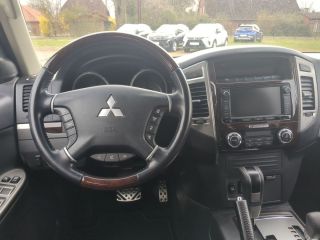 Mitsubishi Pajero 5trg.  3.2 DI-D 4WD TOP AHK+Standheizung+Klimaauto+Navi