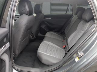Skoda Superb Combi 2.0 TDI DSG Selection AHK+NAVI+KAM+EL.HECKKL...