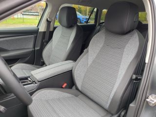 Skoda Superb Combi 2.0 TDI DSG Selection AHK+NAVI+KAM+EL.HECKKL...