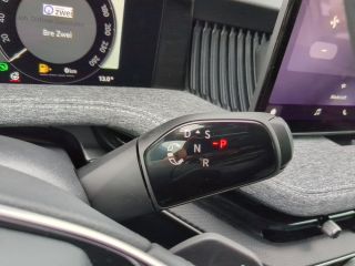 Skoda Superb Combi 2.0 TDI DSG Selection AHK+NAVI+KAM+EL.HECKKL...