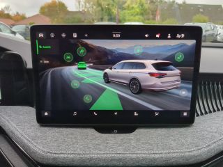 Skoda Superb Combi 2.0 TDI DSG Selection AHK+NAVI+KAM+EL.HECKKL...