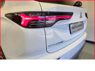 Mitsubishi Plug-in Hybrid Outlander 2,4 Select 4WD+Klima+Leder+Navi+PDC+HUD+LED+360 Grad Kamera