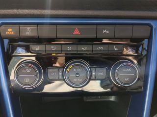 Skoda Superb Combi 2.0 TDI DSG Selection AHK+NAVI+KAM+EL.HECKKL...