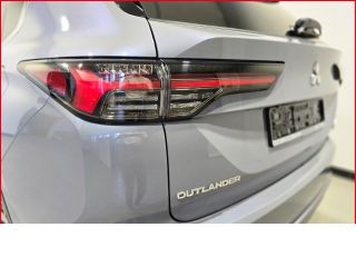 Mitsubishi Outlander 2,4 Select+4WD+Klima+Leder+Navi+PDC+HUD+LED+360 Grad Kamera
