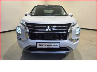 Mitsubishi Outlander 2,4 TOP 2 Tone+4WD Sitzhzg v&h+E-Sitze+Klimasitze+PANO+Digitaler.Innenspiegel