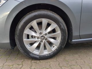 Skoda Superb Combi 2.0 TDI DSG Selection AHK schwenkbar+Winterpaket