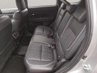 Mitsubishi Outlander PHEV PLUS mit Intro-Paket 4WD
