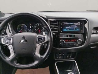 Mitsubishi Outlander PHEV PLUS mit Intro-Paket 4WD