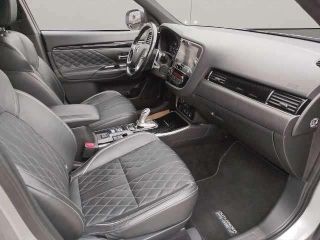 Mitsubishi Outlander PHEV PLUS mit Intro-Paket 4WD