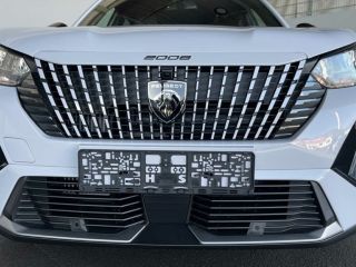 Peugeot 2008 II 1,2 (MHEV) ALLURE AHK ALU DAB LED NAVI ALLURE